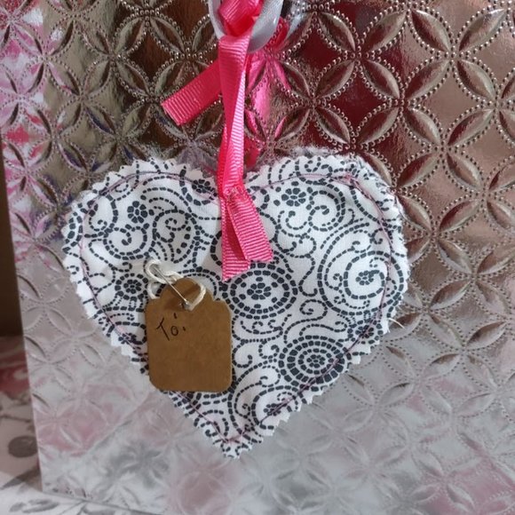 HANDCRAFTED GIFT TAGS - Picture 3 of 3